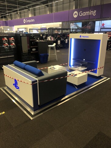 Apparently this is not a PS5 demo booth. (Image source: @IronCoreGame)