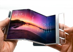 Samsung Display&#039;s tri-folding flexible AMOLED technology. (Image: Samsung)