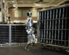 Atlas moves in a way that's similar to how a human does (Image source: Boston Dynamics/YouTube)
