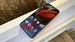 The regular Pixel 9 and Pro models have received steep discounts. (Image Source: Manuel Masiero / Notebookcheck)