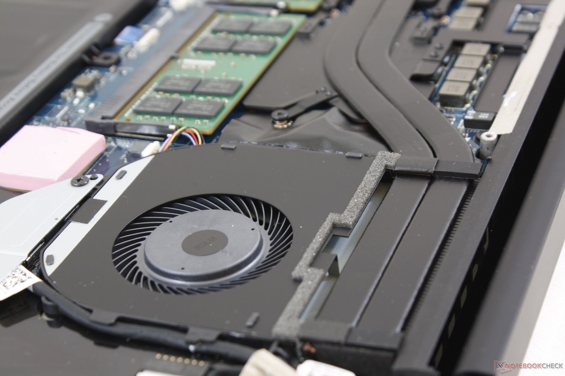 Dell XPS 15 7590 GeForce GTX 1650 4GB 51 csm MG 5934 79a7485f39