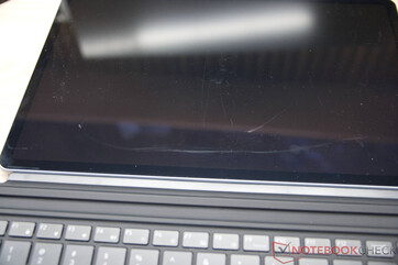 Scratch-sensitive screen protector