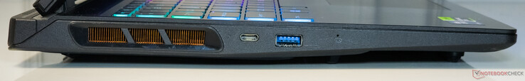 Left: Thunderbolt 4, USB 3.2 Gen1 Type-A