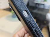 A Bellroy case ostensibly made for the iPhone 15 Pro Max is not designed for the new Action button. (Source: Notebookcheck)