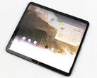 The Pixel Fold in question shows a growing white glow spreading across the panel from the bottom. (Source: Ars Technica)