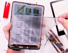 The Kindle Colorsoft display has a pretty soft plastic surface (Image source: JerryRigEverything)