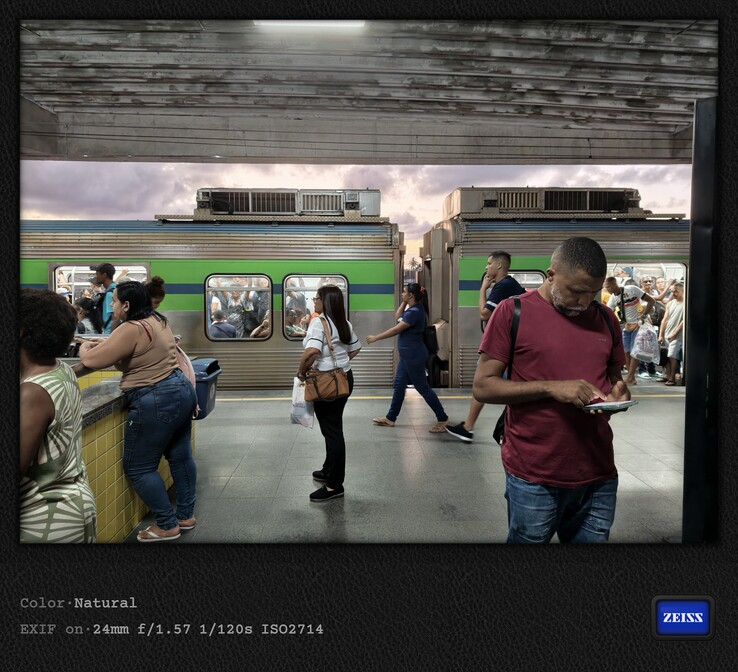 Recife's metro is not exactly modern and is hopelessly overcrowded, at least in the evenings.