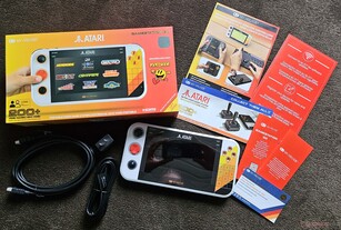 This is inside the packaging of the Atari Gamestation Go (Image source: Marc Zander, Notebookcheck)