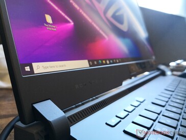 Bottom bezel is still thick relative to most other 17.3-inch gaming laptops