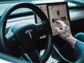 Tesla has released update 2021.44.25, including improvements to the infotainment system. (Image source: David von Diemar on Unsplash)