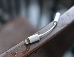 Apple iPhone 7 adapter purportedly leaked and tested