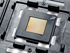 IBM's new Power10 server-class chips are fabricated on Samsung's 7 nm EUV process. (Image: IBM)
