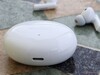 Huawei FreeBuds 6i review by Notebookcheck (Image source: Marcus Herbrich)
