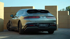 The Denza Z9 GT can get through tight spaces (Image source: BYD)