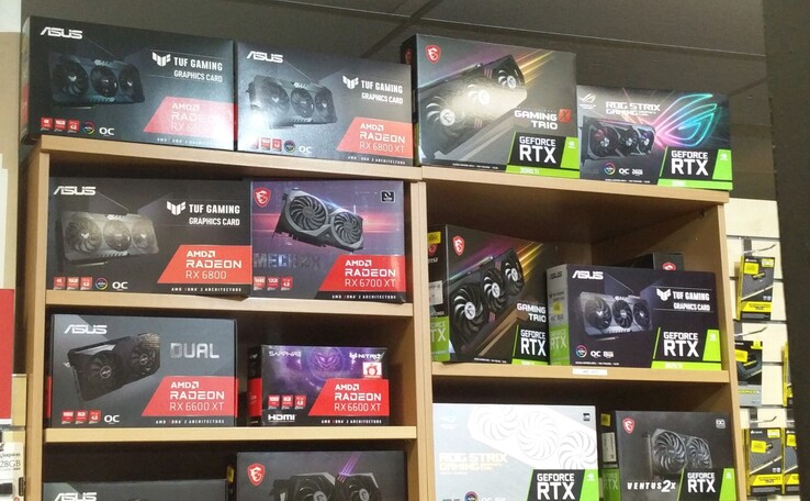 There were plenty of graphics cards on show in the store. (Image source: u/NepomukYoutube)