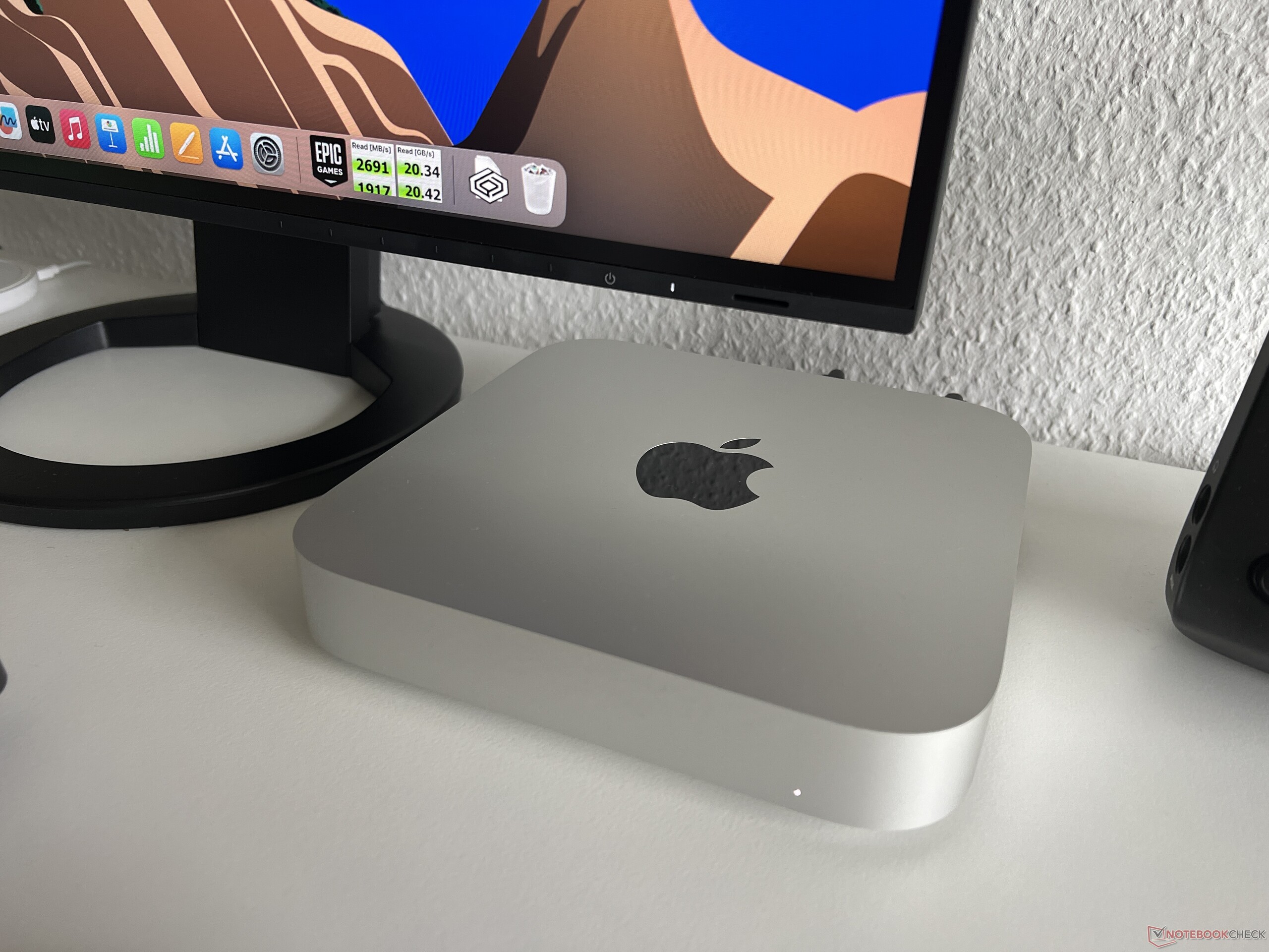 A high-end Mac Mini with 'Plexiglass' on top and thinner design could be in  the works