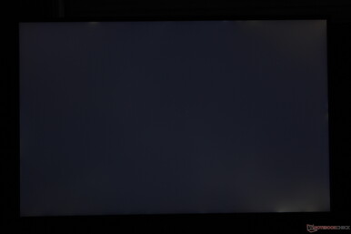 Minor-moderate uneven backlight bleeding along the corners
