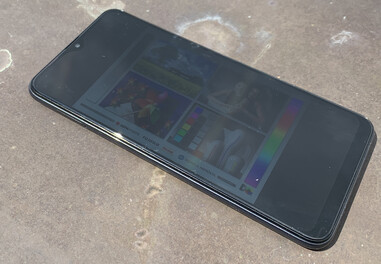 Using the Galaxy A10 outdoors