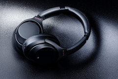 The Sony WH-1000XM4 will come in two colours. (Image source: Gear Patrol)