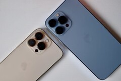 The iPhone 13 Pro features the 12 MP IMX703. (Source: Trusted Reviews)