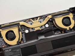Dual-fan cooling unit