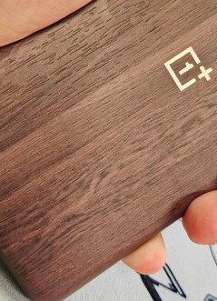 ...meanwhile, its hallmark case might have leaked out. (Source: OnePlus, Digital Chat Station via Weibo)
