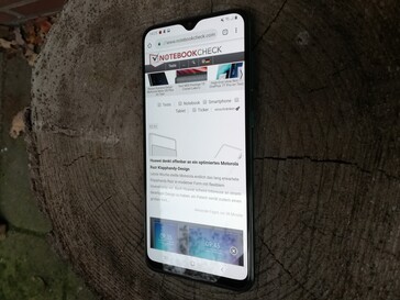Using the Galaxy A30s outdoors