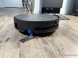 The side brush is long, but unfortunately cannot be extended.