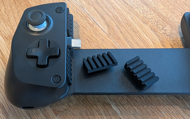 Removable rubber pads allow the GameSir X5 Lite to connect to USB-C with a variety of cases and port depths