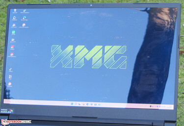 XMG Pro 15 outdoors