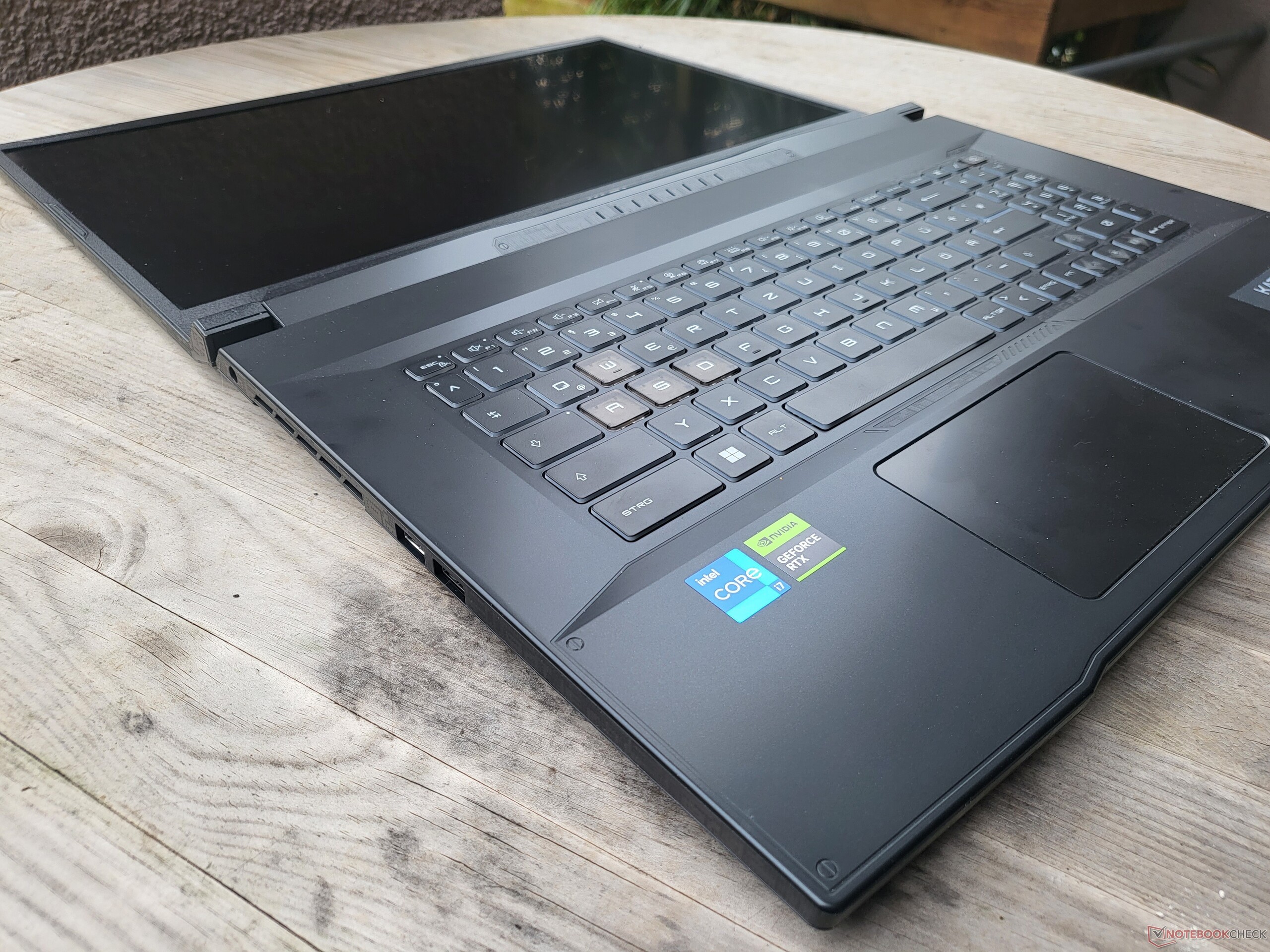 MSI Katana 17 B13V laptop review: Nvidia GeForce RTX 4060 makes its debut -  NotebookCheck.net Reviews