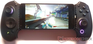 Playing Wipeout using the gyroscope opened up a fun, immersive gameplay. (Image source: Notebookcheck)
