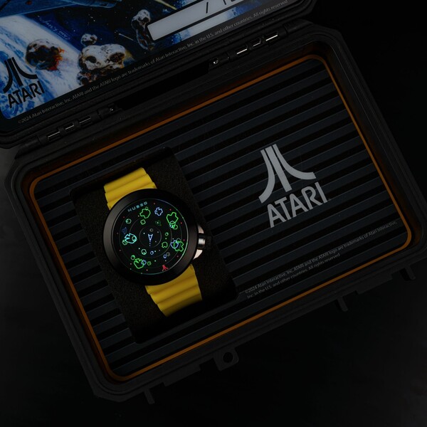 The Asteroids anniversary watch comes in a special box. (Image source: Nubeo)