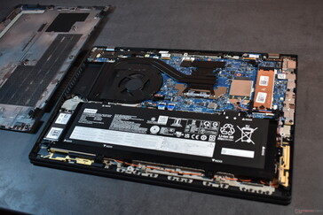 Lenovo ThinkPad T16 Gen 2: view of the inside