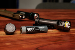 Loop Gear SK06 with an 18650 battery and magnetic tail cap