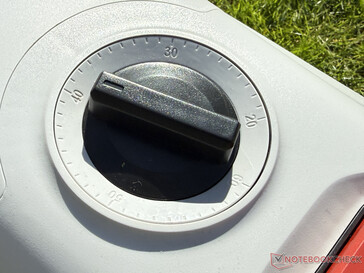 Manual adjustment of the cutting height