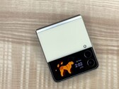 The Galaxy Z Flip4 could start at €50 more than the Galaxy Z Flip3. (Source: Jacob Krol/CNN)