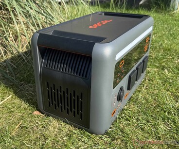 Large handles on both sides make it easy to carry the PowerStation, which weighs about 15 kg.