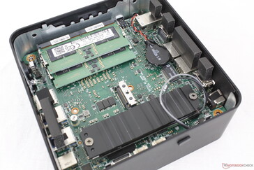 Easy access to two SODIMM slots, two M.2 SSD slots (2280 + 2242), and the removable M.2 WLAN module underneath the primary SSD