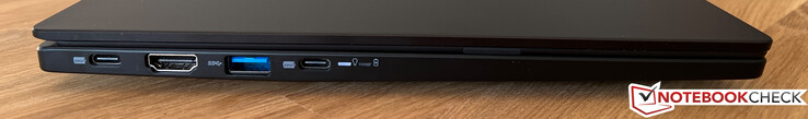Left: USB-C 3.2 Gen 2 (10 GBit/s, DisplayPort ALT mode 1.4a, Power Delivery), HDMI 2.0, USB-A 3.2 Gen 1 (5 GBit/s), USB-C 3.2 Gen 2 (10 GBit/s, DisplayPort ALT mode 1.4a)
