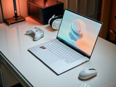 Phoronix tested Ubuntu and Windows 11 on the Asus Zenbook S16. (Image source: Notebookcheck / Andreas Osthoff)