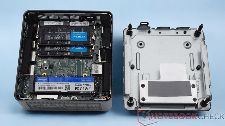 Geekom AE7 with dismantled base plate