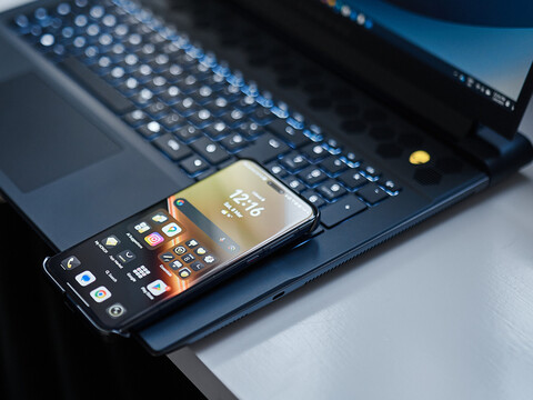 The smartphone with a Porsche design and improved technology - Honor Magic7 RSR review