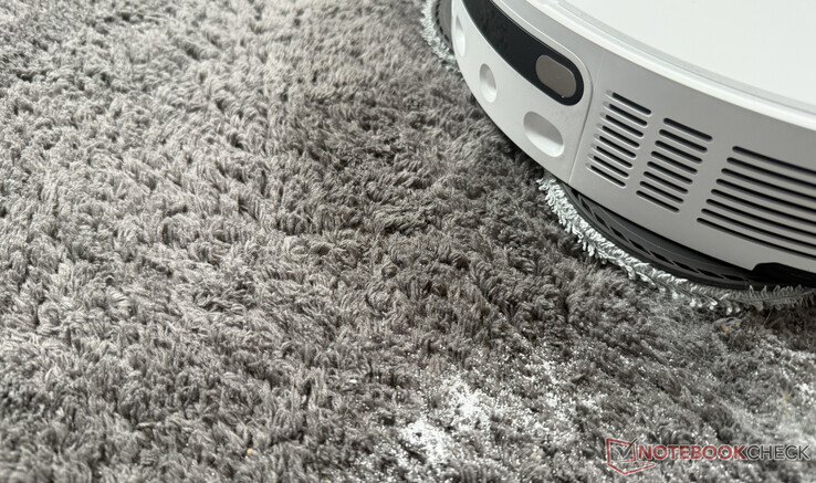 Dreame L10s Ultra Gen 3 also does a solid job on carpets with longer pile