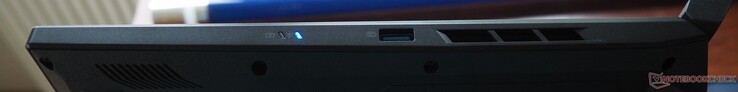 Right side: USB-A 3.2 Gen 2