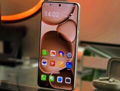 Oppo Find X8 Ultra in review. (Image source: Marcus Herbrich/Notebookcheck)
