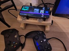The Google Pixel 8 transformed into a console emulation dock