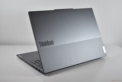 More than 24 hrs of battery life: The Lenovo ThinkBook 16 G7 demonstrates Qualcomm&#039;s efficiency (image source: Benjamin Herzig/Notebookcheck.com)