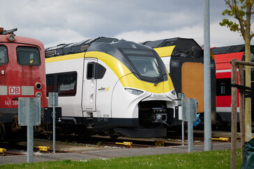 Mireo Plus B next to other rolling stock (Photo: Andreas Sebayang/Notebookcheck.com)