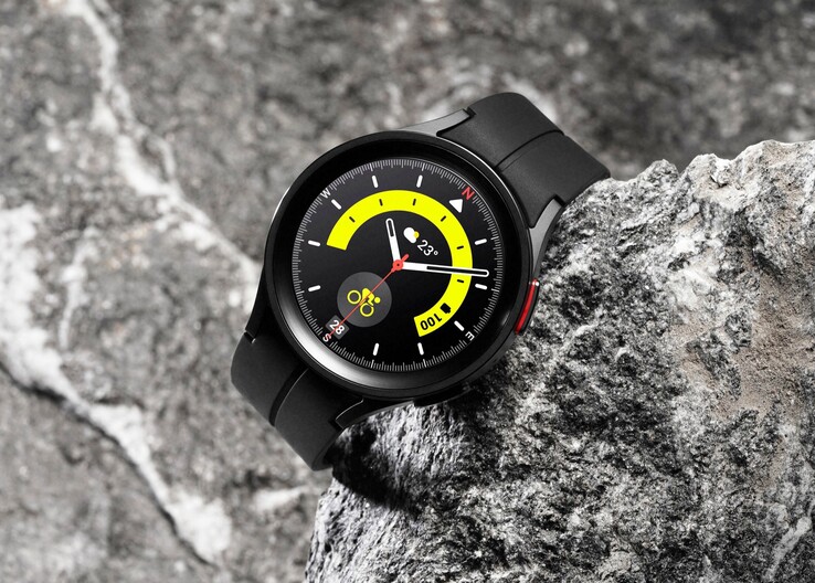 The Pro analogue watch face on the Galaxy Watch5 Pro. (Image source: Samsung)
